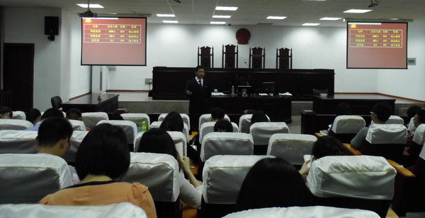 刘稳丰老师为公司入党积极分子授课