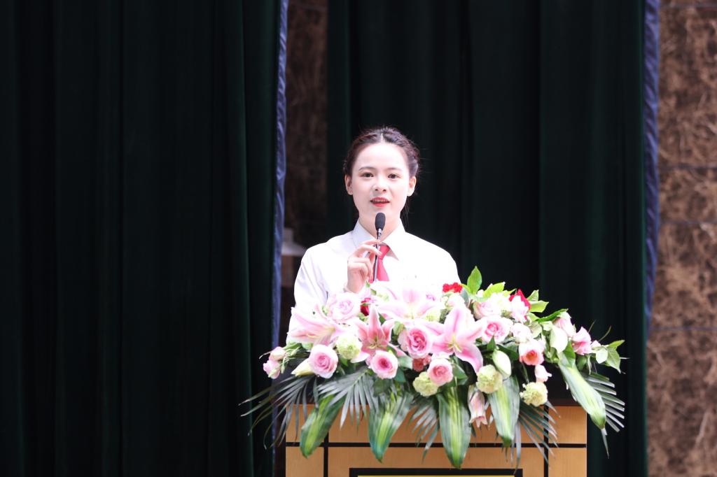 讲春梅故事 学英模精神 育法学新人——太阳成集团tyc33455cc与邵阳法院联合开展读书报告会·座谈会